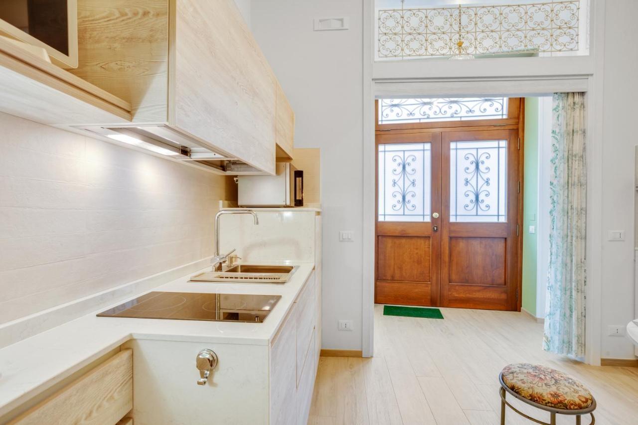 Madame Bari' Suite Apt In The Heart Of Bari Exterior foto