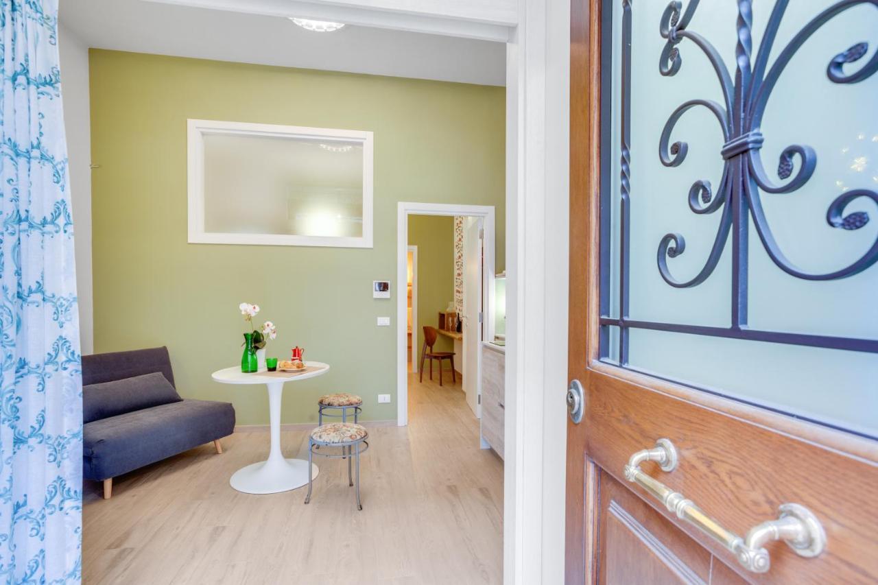 Madame Bari' Suite Apt In The Heart Of Bari Exterior foto