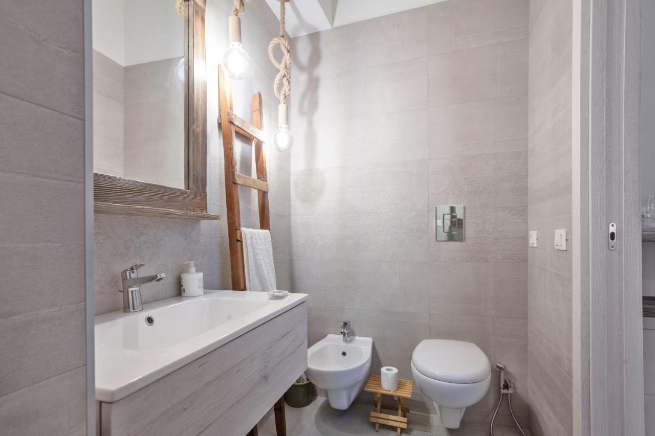 Madame Bari' Suite Apt In The Heart Of Bari Exterior foto